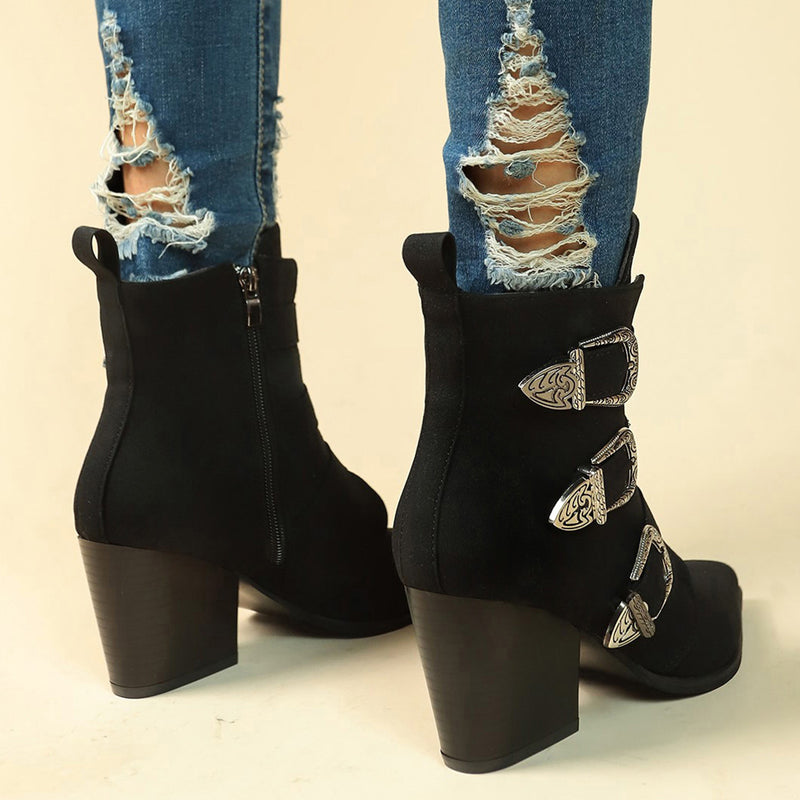 Bota feminina salto grosso com fivela